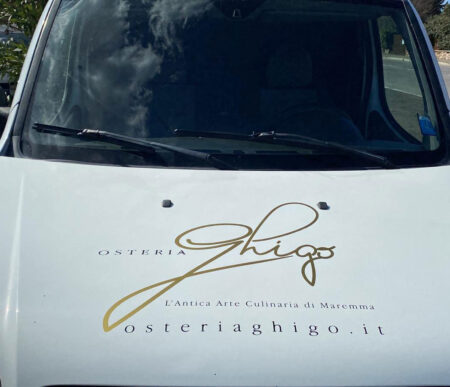 decorazione auto e mezzi aziendali Grosseto Agenzia Grafica Pubblicitaria - Vulcano Comunicazione Studio Grafico - Osteria Ghigo