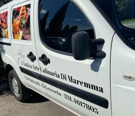 decorazione auto e mezzi aziendali Grosseto Agenzia Grafica Pubblicitaria - Vulcano Comunicazione Studio Grafico - Osteria Ghigo